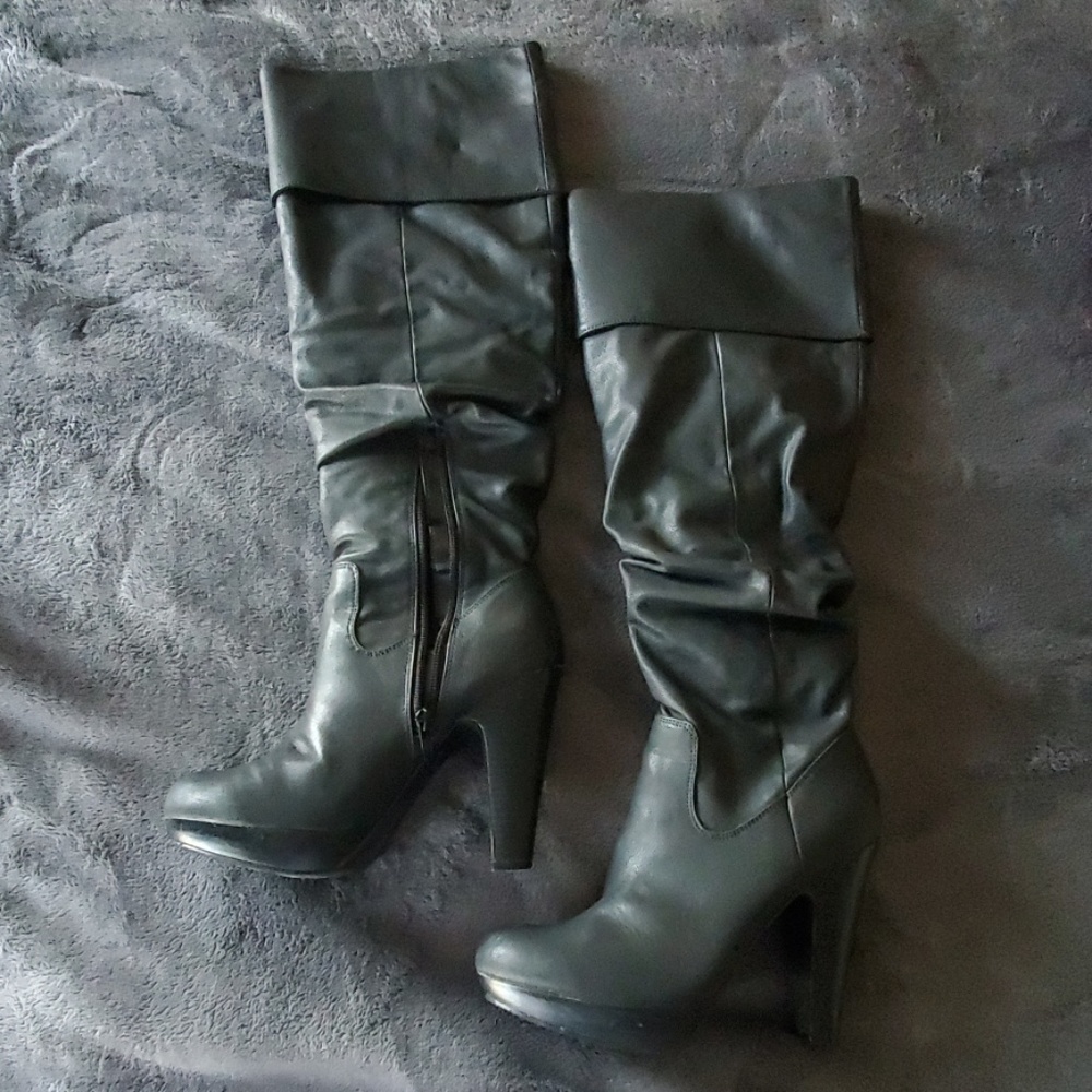 Black healed boots